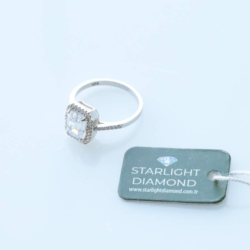 Sıra Taşlı Tek Taş Modeli Baget Starlight Diamond Gümüş Yüzük